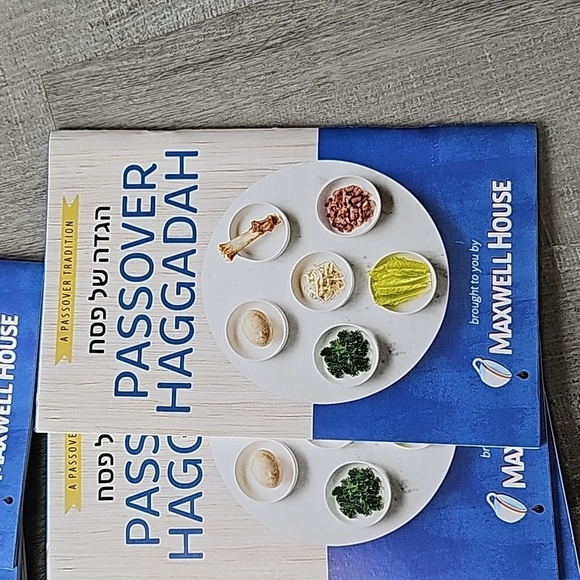 Lot of 12 - Passover Haggadah Maxwell House 2023 Edition Books - Picture 2 of 4